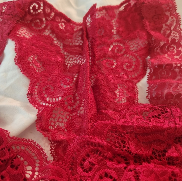 red lace bralette with front closure Medium - Picture 3 of 4